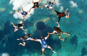 Большая голубая дыра (Great Blue Hole) &mdash; подводная воронка в Белизе