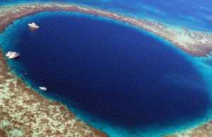 Большая голубая дыра (Great Blue Hole) &mdash; подводная воронка в Белизе