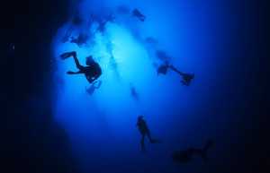 Большая голубая дыра (Great Blue Hole) &mdash; подводная воронка в Белизе